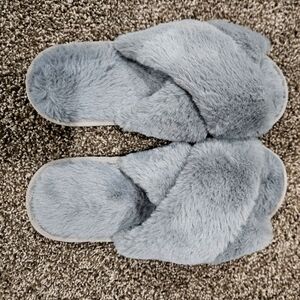 Cozy Gray Faux Fur Women's Slippers